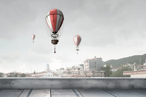Luchtballon in zomer hemel — Stockfoto