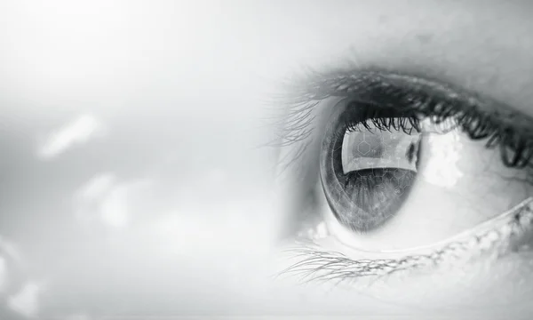 Vrouw oog in de hemel — Stockfoto