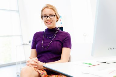 Yaratıcı iş kadını ofiste