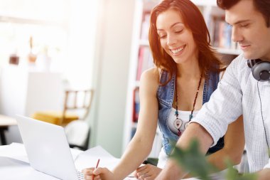 İki genç insan start-up takım