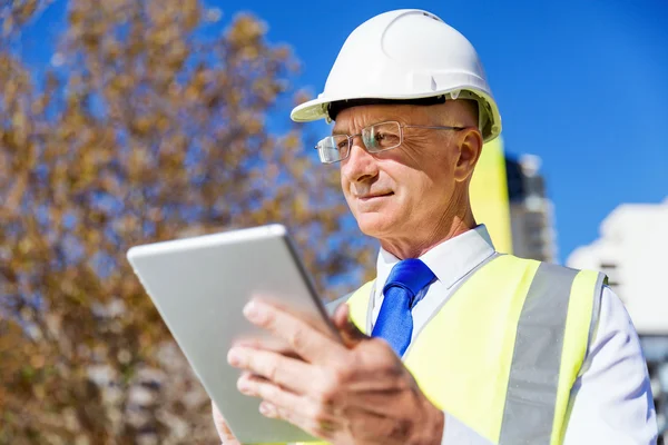 Ingeniero constructor en la obra —  Fotos de Stock