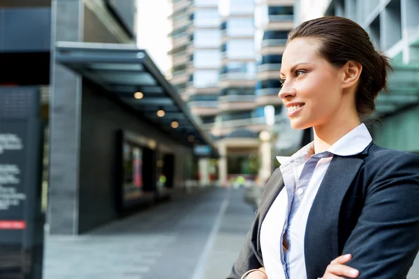 Portrait of business woman smiling outdoor — Stock Photo, Image