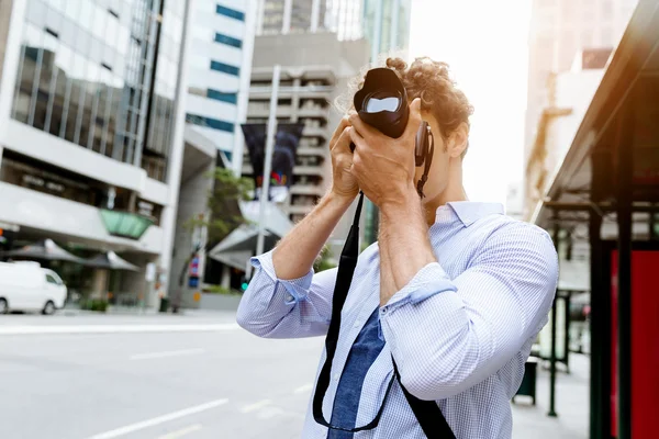 Mannelijke fotograaf nemen foto — Stockfoto