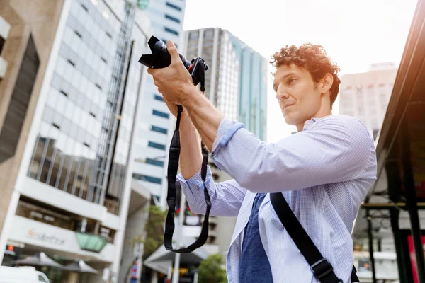 Male photographer taking picture — Stock Photo, Image