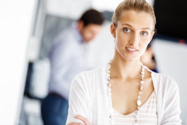 Office çekici kadın işçi