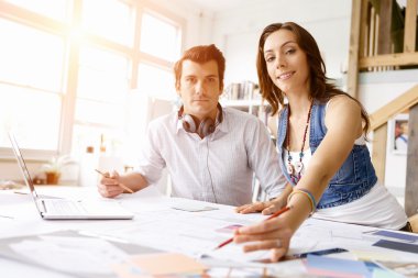 İki genç insan start-up takım