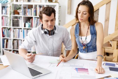 İki genç insan start-up takım