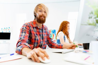 ofis yakışıklı işadamı