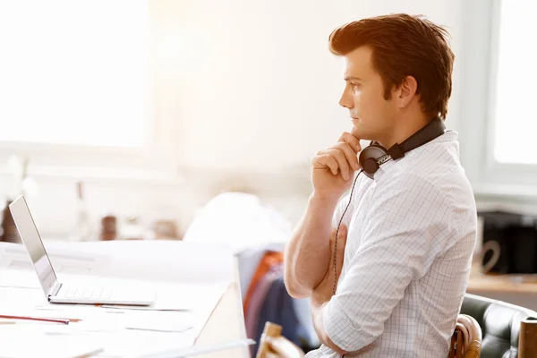 Young businessman in office — Stock Photo, Image