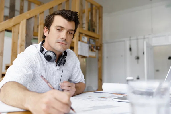 Young businessman in office — Stock Photo, Image