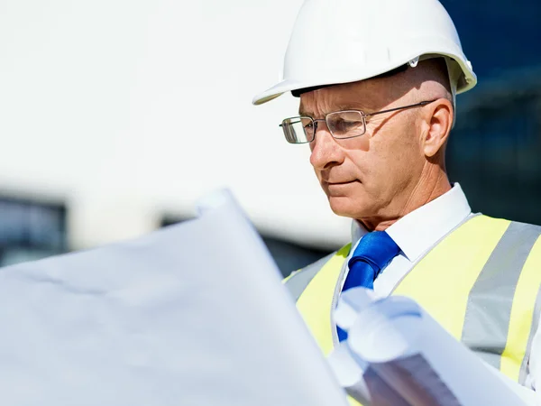 Engineer builder at construction site — Stock Photo, Image