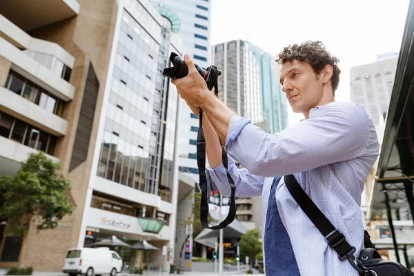 Male photographer taking picture — Stock Photo, Image