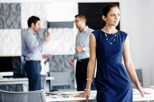 Attractive office worker standing — Stock Photo, Image