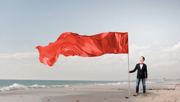 Mann mit roter Fahne — Stockfoto