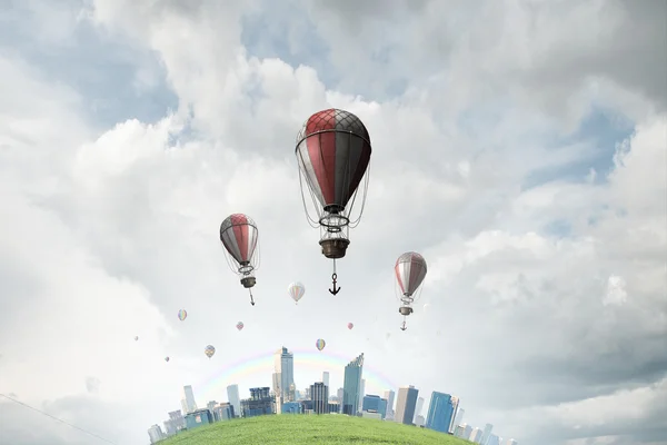 Hava balonu yaz gökyüzünde — Stok fotoğraf