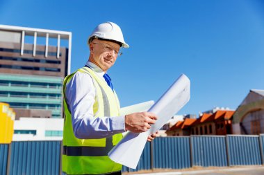 İnşaat alanında mühendis.