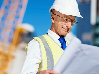 İnşaat alanında mühendis.