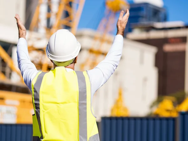 Ingénieur constructeur sur le chantier de construction — Photo