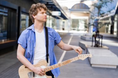 Gitar City ile genç müzisyen