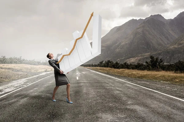 Mujer presentando concepto de crecimiento — Foto de Stock