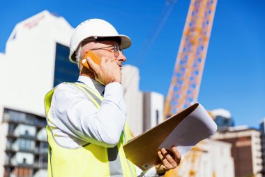 İnşaat alanında mühendis.