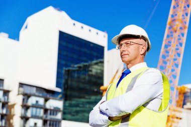 İnşaat alanında mühendis.