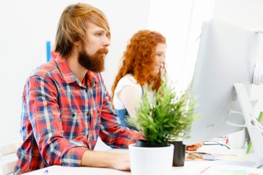 İş arkadaşları birlikte çalışma