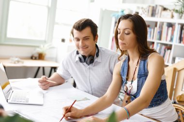 İki genç insan start-up takım