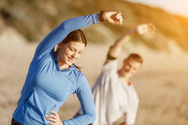 Plaj birlikte eğitim genç Çift