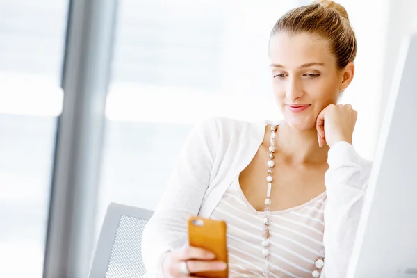 Attractive office worker sitting at desk — Stock Photo, Image