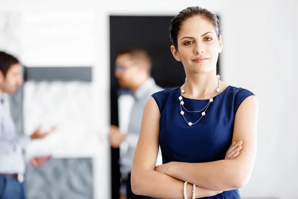 Attractive office worker standing — Stock Photo, Image