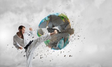 Beyaz kimino erkekte karate