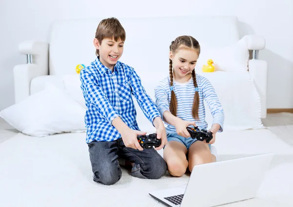 Dzieci gry konsoli do gier — Zdjęcie stockowe