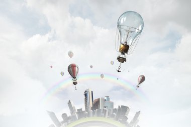 Hava balonu yaz gökyüzünde