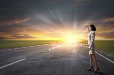 Yeni gün için bekliyor