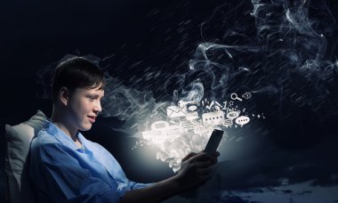 Uyku önce Internet'te sörf