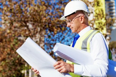 İnşaat alanında mühendis.