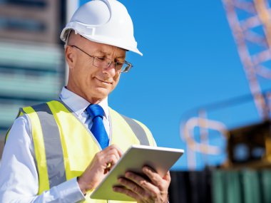 İnşaat alanında mühendis.