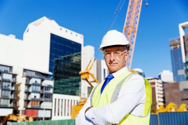 İnşaat alanında mühendis.