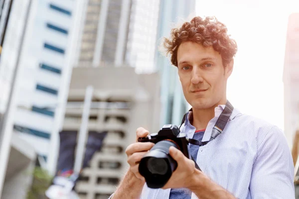 Male photographer taking picture — Stock Photo, Image