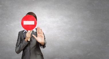 İş kadını gösteren durağı kartı