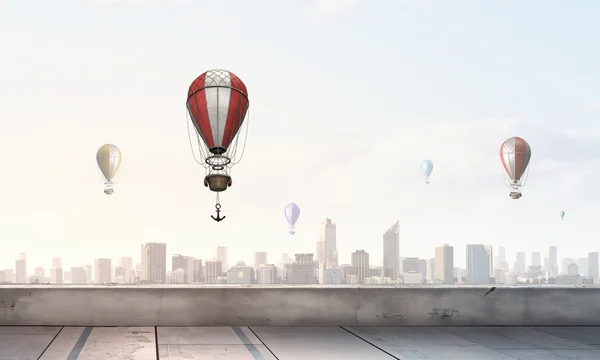 Luftballon am Sommerhimmel — Stockfoto
