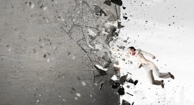 İşte onun için hiçbir engelle