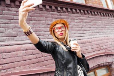 Kız turistik ziyaret