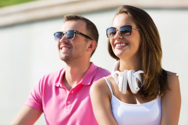 Güzel çift harcama hafta sonu açık havada