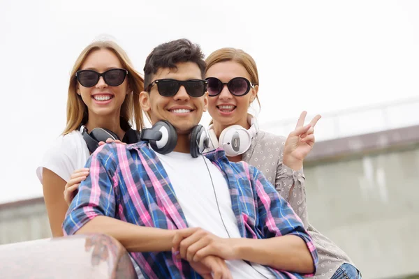 Zomer weekend met vrienden — Stockfoto