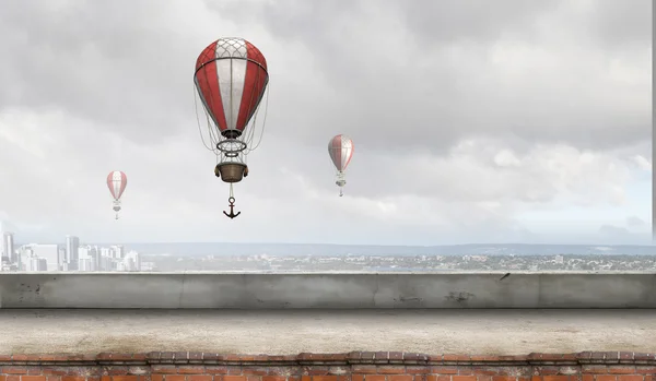 Aerostatici che sorvolano la città — Foto Stock