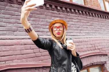 Kız turistik ziyaret