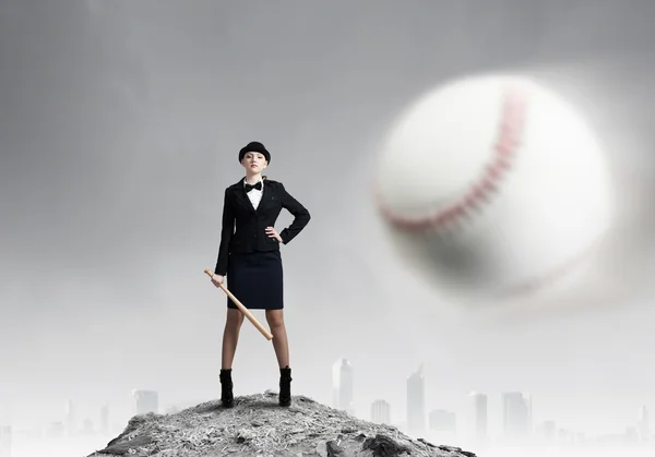 Обучение девушек бейсболу — стоковое фото