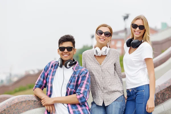 Summer weekend with friends — Stock Photo, Image